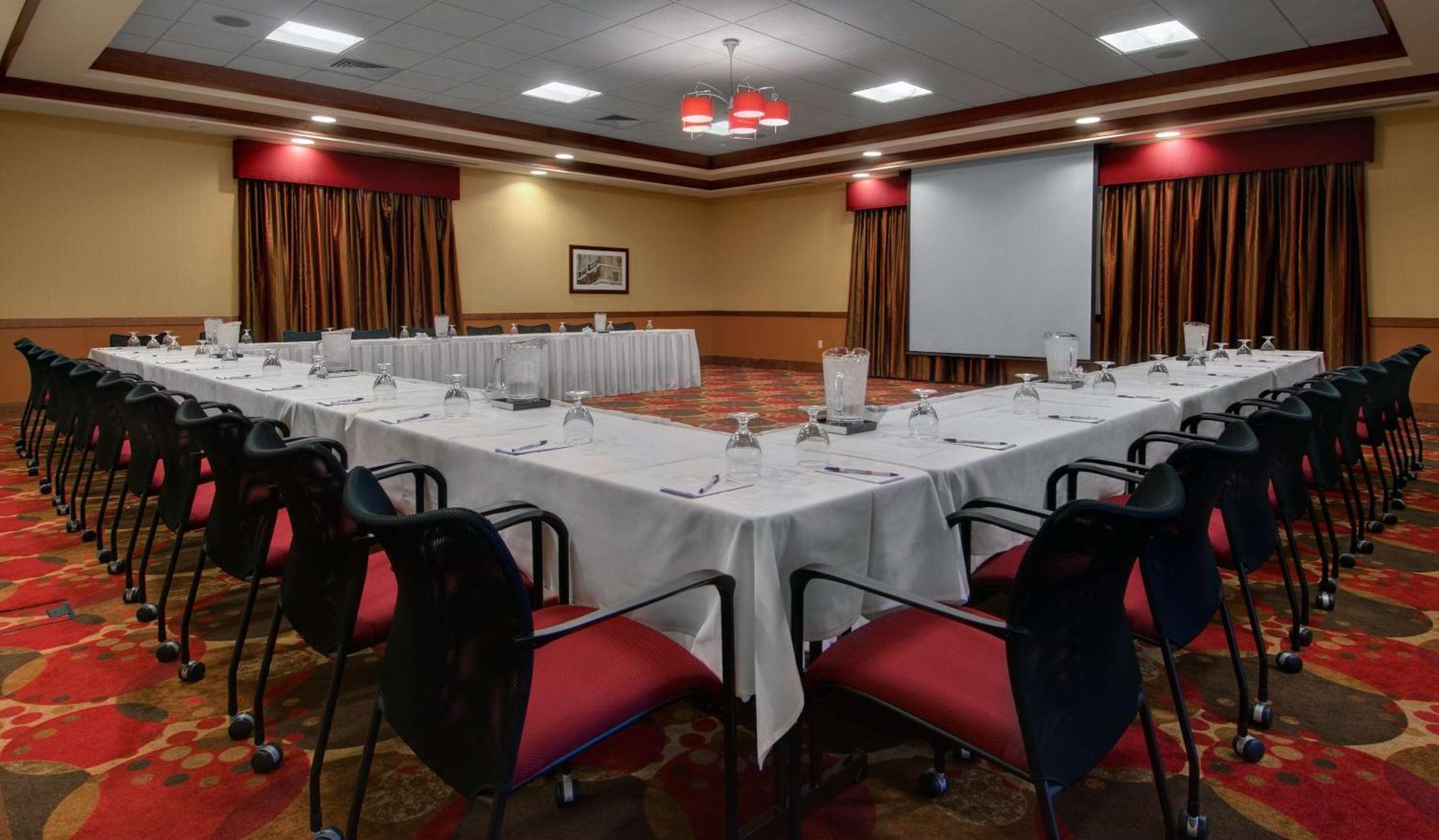 Hilton Garden Inn Milwaukee Airport Επιχειρήσεις φωτογραφία